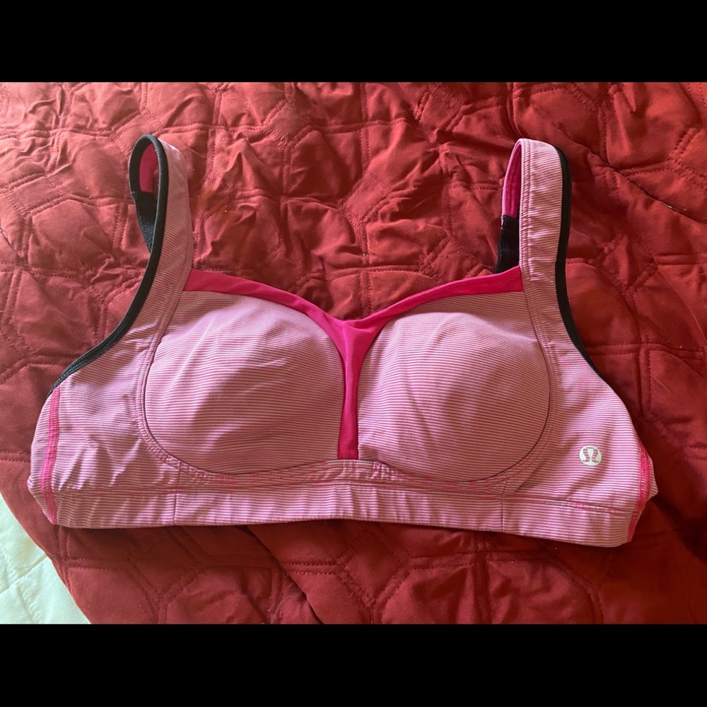 Luluelmon sports bra